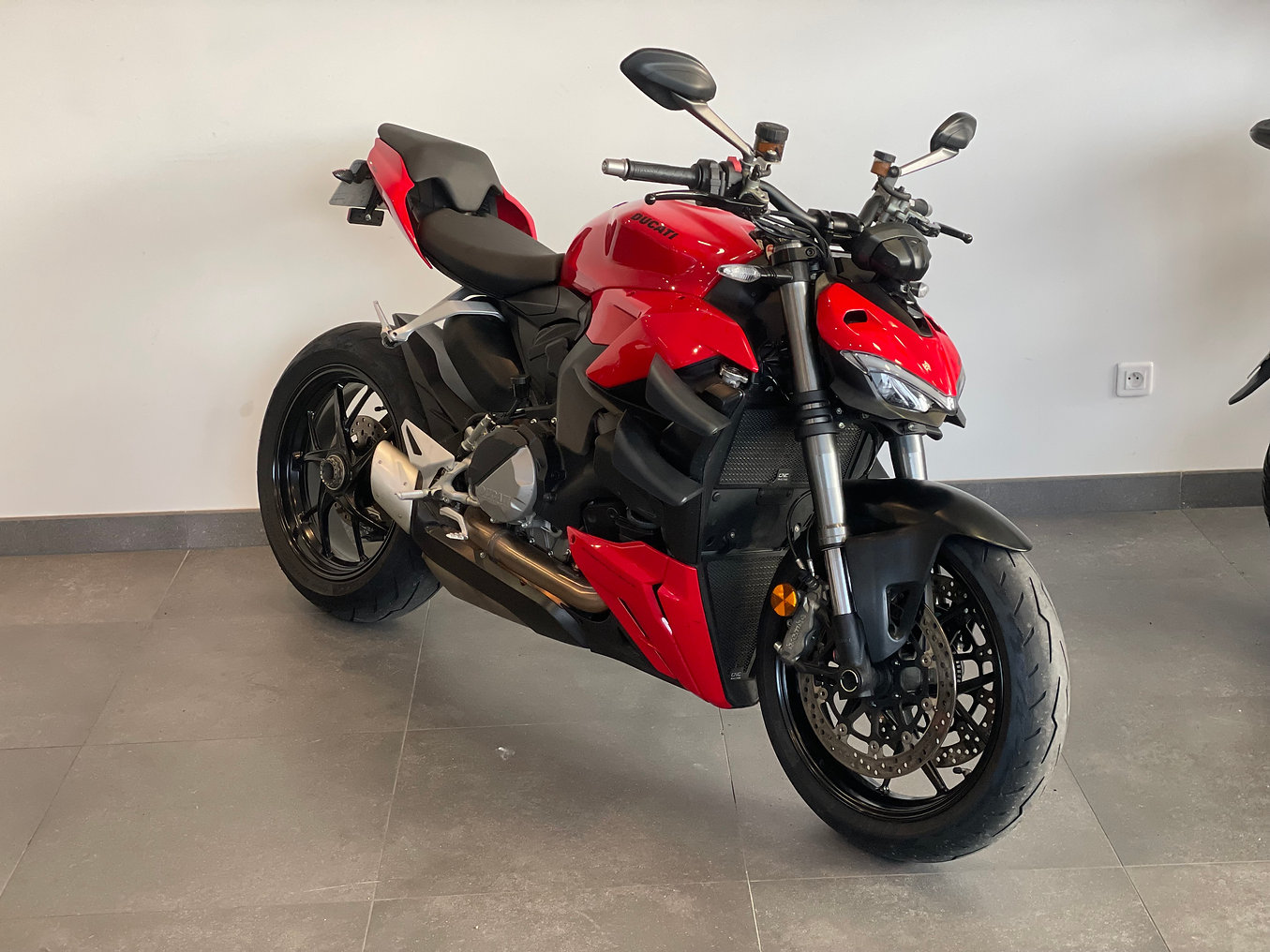 Achetez une moto DUCATI STREETFIGHTER V2